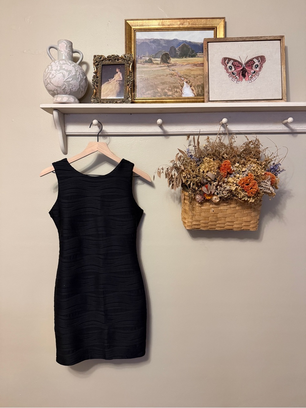 Classic Sleeveless Black Sheath Dress
